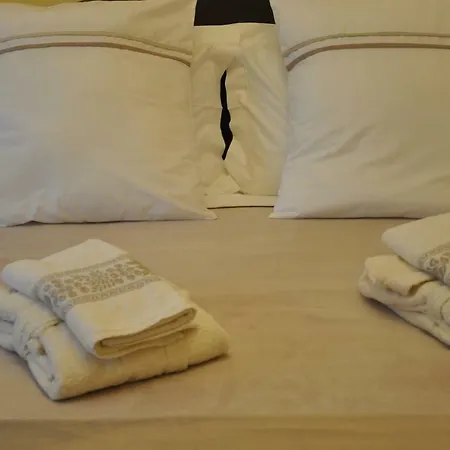 Maison Cherie Bed & Breakfast *